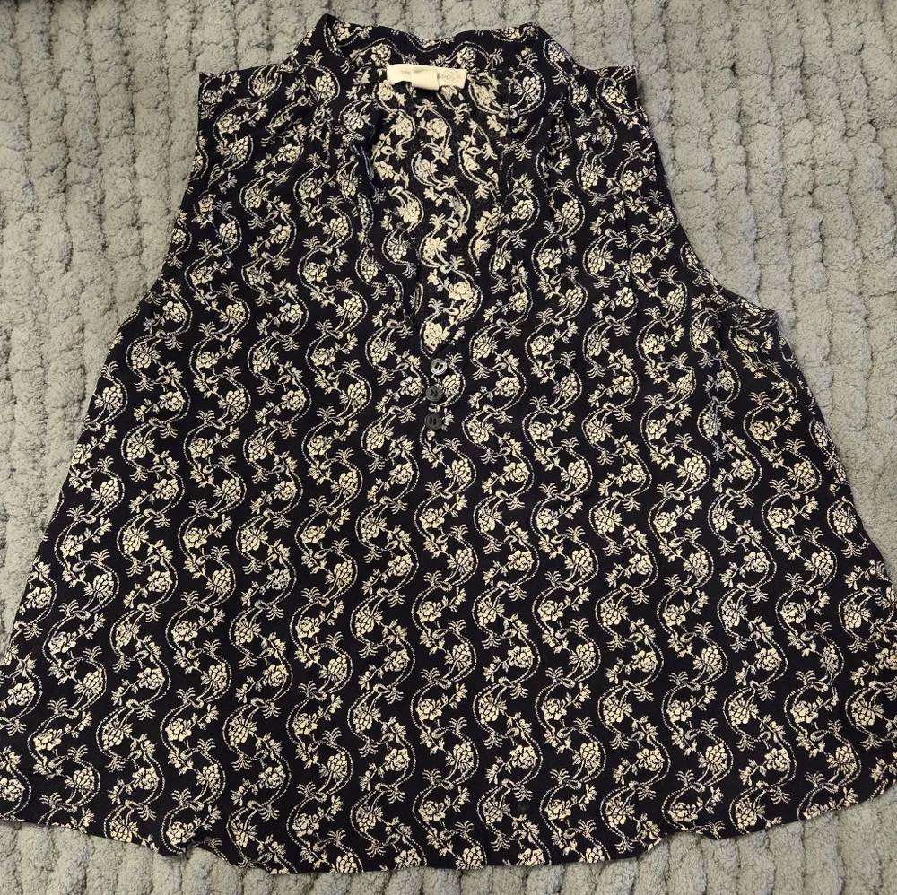 Treasure & Bond FLORAL SLEEVELESS SUMMER TOP - SMALL- WHITE/NAVY